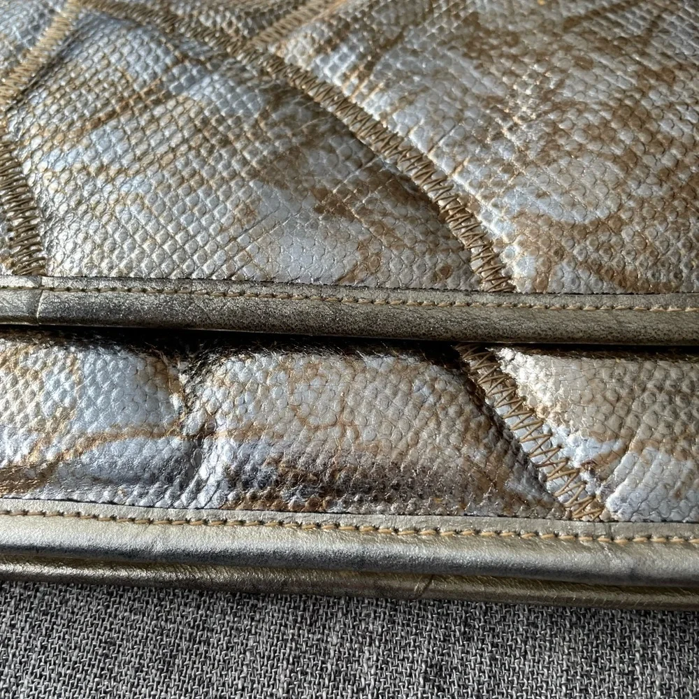 Bags by Varon vtg 70’s metallic quilted eelskin silver gold shimmer clutch